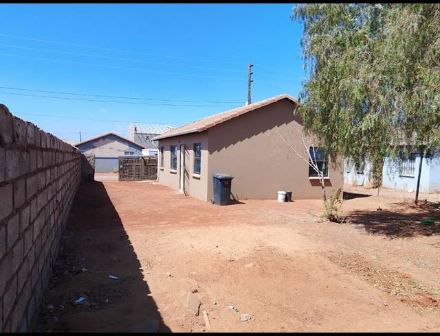 3 BEDROOM HOUSE FOR SALE IN PROTEA GLEN